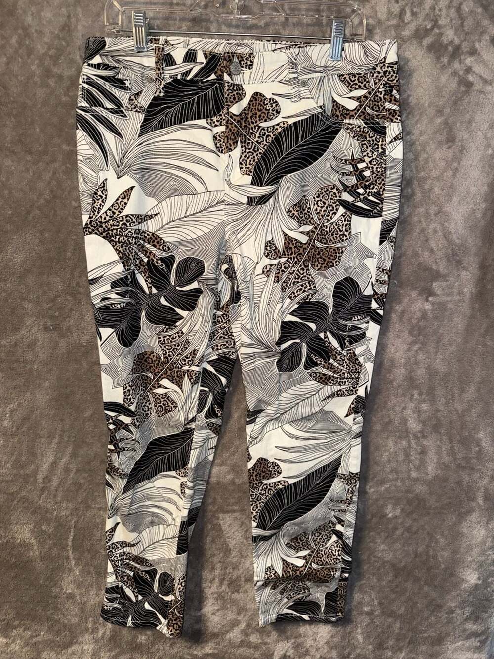 Chico's So Slimming Girlfriend Crop Pants Size 10R